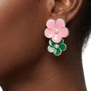 Boucles d'oreilles en or 14 carats, fleurs doubles roses et vertes, bijoux de mode pour femmes, élégantes boucles d'oreilles à fleurs, accessoire cadeau, à porter pour les fêtes - Product Image 4