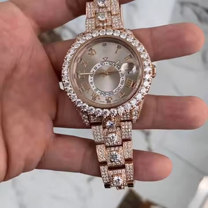 Montre en quartz Moissanite élégante Shadow Pulse pour homme, finition lisse et look moderne au poignet - Product Image 1