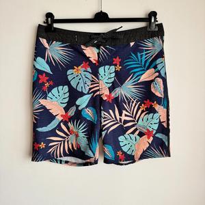 Short de bain décontracté pour homme, bleu tie-dye, avec poches, séchage rapide, taille élastique, longueur mi-cuisse - Product Image 1