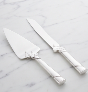 Juego de 2 piezas de cuchillo y espátula para pastel de acero inoxidable con mango de lazo plateado para uso en bodas y fiestas. - Product Image 1