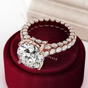 Anillo de Compromiso de Lujo con Diamante Cultivado en Laboratorio IGI de 5 Quilates, Corte Brillante, E VVS2, Oro de 14k/18k, Total de 9 Quilates, Banda Catedral con Pavé - Product Image 3