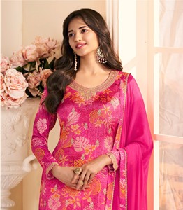 Salwar Kameez semi-couturié pour femme Chinon avec motifs numériques variés, style moderne pour fêtes, mariages et Diwali - Product Image 5