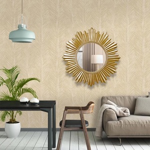 Miroir mural de luxe doré Armanda Miroir décoratif fait main, élégant et moderne - Product Image 1