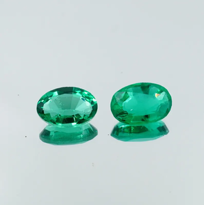 HAYAAT GEMS Paire de pierres précieuses émeraudes cultivées en laboratoire vertes ovales facettées 0,85 ct (6x4mm) pour la fabrication de bijoux Rajasthan - Product Image 2