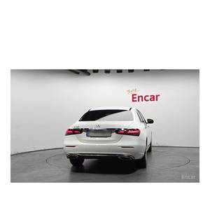 Mercedes-Benz Classe E E250 Exclusive Euro V Volant à Gauche Boîte Automatique Sièges en Cuir Caméra Arrière 30 083 km Décembre 2023 - Product Image 4