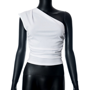 Top de punto asimétrico blanco para mujer con un hombro descubierto, fruncido, sin mangas, de color liso, informal - Product Image 1