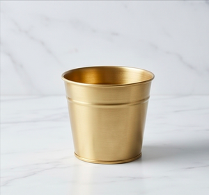 Vase de table en laiton brossé, pot cylindrique en métal avec bordure, centre de table décoratif pour la décoration de la maison et des hôtels - Product Image 1