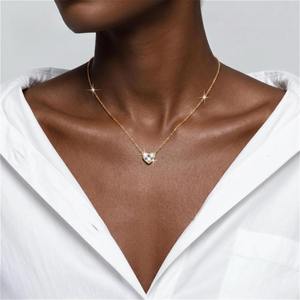 Collier Pendentif Cœur AMBER JEWELS Unisexe en Argent 925 Plaqué Moissanite Taille Brillant avec Sertissage Ouvert et Chaîne Classique à Maillons - Product Image 3