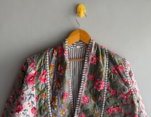 Veste matelassée florale pour femme, style bohème, ouverte sur le devant, rembourrée, manches longues, poches plaquées, vêtement d'extérieur décontracté, cadeau pour elle - Product Image 2