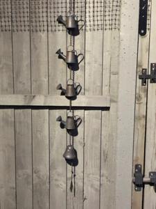 Chaîne de pluie en métal en forme d'arroseur, alternative écologique au tuyau de descente et pour la visualisation du flux d'eau de pluie, provenant d'Inde - Product Image 3