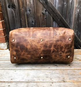 กระเป๋าเดินทางหนังแท้แบบยูนิเซ็กซ์ สไตล์วินเทจ สำหรับเดินทางช่วงสุดสัปดาห์  ขนาดใหญ่ จุของได้เยอะ ใช้ได้หลากหลาย  พร้อมซิป รุ่น LDB-0247 - Product Image 4