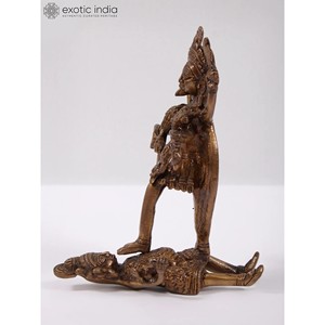 Escultura de latón hecha a mano de 6 pulgadas de la diosa Kali con estatua de latón de aspecto tribal para el hogar y el templo hecho en La India - Product Image 4
