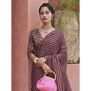 Sorprendente Vino Digital Impreso Crepe Tradicional Saree Con Blusa - Product Image 4