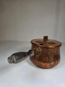Casserole en cuivre de forme ronde, design vintage, poignée en bois, ustensile de cuisine en métal durable, utilisation générale pour cuisinière à gaz et à induction - Product Image 2