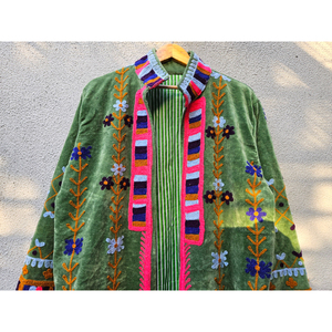 Chaqueta de terciopelo verde bordada a mano con diseño floral Suzani, abrigo largo étnico bohemio para mujer, ropa de abrigo de invierno, regalo para ella. - Product Image 4