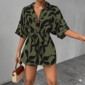 Combinaison ceinturée à imprimé feuilles vert olive pour femme – Combinaison d'été décontractée à col en V et manches courtes - Product Image 3