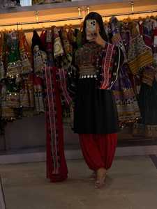 Robe traditionnelle afghane brodée en mousseline de soie, dentelle et cachemire, style Kuchi Pathani, écologique et respirante pour femmes - Product Image 5
