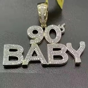 Iced Out 90er Baby-Buchstaben-Anhänger Moissanit + 925 Silberbeschichtete Kupferlegierung Mikro-Einlage Hip-Hop-Charm - Product Image 1