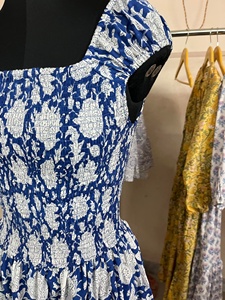 เดรสผ้าฝ้ายอินเดียวินเทจเดรสพิมพ์ลายดอกไม้คอปกสี่เหลี่ยมเสื้อคลุมยาวถึงพื้นได้แรงบันดาลใจจากอินเดียแบบดั้งเดิม - Product Image 4