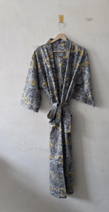 Exquisito Kimono de Algodón Estampado a Mano, Gris Mostaza, Floral, Ropa de Estar por Casa Artesanal, Elegante, Midi, Cintura Alta, Asimétrico - Product Image 2