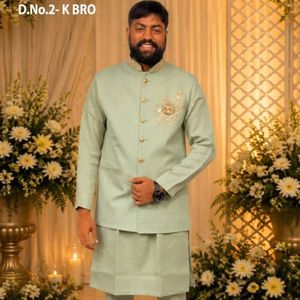 Kurta traditionnel pour homme en tissu Lilan avec motifs de designer élaborés, vêtement ethnique haut de gamme pour mariage et fête par Royal Export - Product Image 1