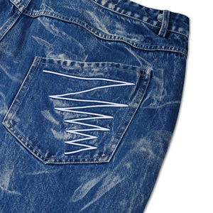 กางเกงยีนส์เดนิมทรงหลวมขากว้างสำหรับผู้ชาย สไตล์ฮิปฮอป สตรีทแวร์ ล้างสีเข้ม พิมพ์ลายด้วยเลเซอร์ รับผลิตแบบ OEM - Product Image 4