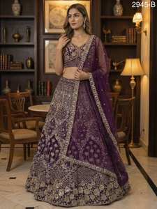 Elegante Top de Novia de Tela No Tejida con Doble Red y Bordado, Estilo Lehenga Choli, con Hermoso Encaje y Butta en Toda la Prenda - Product Image 4