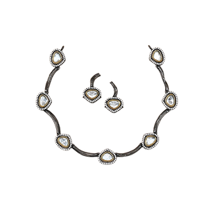 Meist verkaufte silberfarbene Ohrringe aus Indien mit weißer Polki-Stein-Kragen-Knochen kette zu einem erschwing lichen Marktpreis - Product Image 1