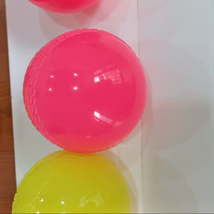 Mahaplay - Pelotas de Cricket de PVC Baratas al por Mayor para Entrenamiento, 7 cm, Logotipo Personalizado Disponible, Empaquetadas, Hechas en India - Product Image 6