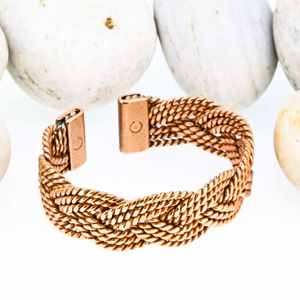 Brazalete Magnético de Cobre Tejido a Mano por Artesanos, Joyería de Diseño Elegante, Aumenta los Niveles de Energía, Ayuda a la Meditación, Talla Única Unisex - Product Image 1