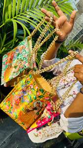 Bolsa Potli con Estampado de Radhe Krishna para Bodas Indias, Haldi, Mehendi, Sangeet, Inauguración de Casa y Regalo de Ganpati para el Festival Ramadán - Product Image 3