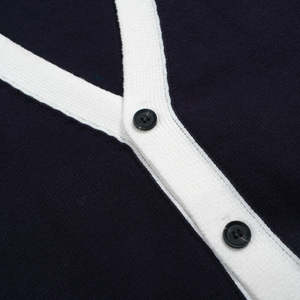 Crea tu Propio Suéter Cárdigan de Punto con Logotipo Personalizado de Alta Calidad, Cuello en V, Informal, para Hermandades/Fraternidades/Escuelas/Universidades - Product Image 2