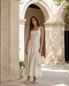 Robe en satin de lin pour femme, élégante, sur mesure, haut de gamme, luxueuse, sexy, dos nu, style sirène, avec ourlet à volants. - Product Image 6