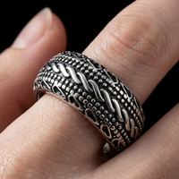 Frisches Design Wasserdichter 316L Edelstahl Ring mit Reptilien-Skala-Prägung, Breiter Sandguss-Retro-Biker-Modeschmuck für Männer