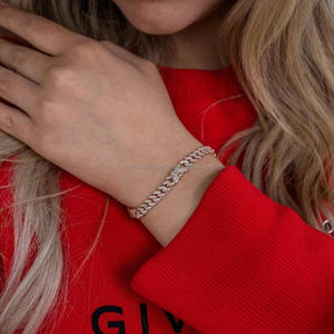 Bracelet de luxe en or rose avec papillon en moissanite, design Cuban Link entièrement serti et pierres VVS de qualité supérieure - Product Image 3