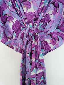 Robe kaftan en coton à feuilles violettes faite à la main en Inde, mode bohème pour femmes - Product Image 5