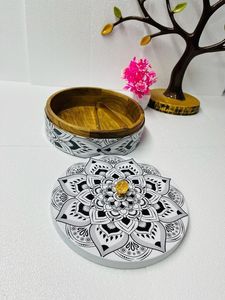 Caja Redonda de Madera Hecha a Mano para Guardar Roti y Chapati con Tapa Esmaltada Resistente a la Humedad, Regalo Empresarial para Uso en la Cocina - Product Image 6