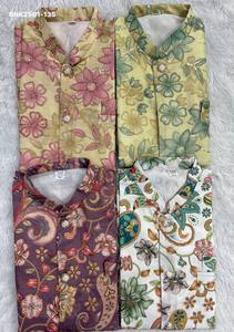 Conjunto de kurta-pantalón blanco de manga larga de satén Malai para uso ocasional y conjunto Koti para hombre con trabajo de lentejuelas posicional. Proveedor mundial. - Product Image 4
