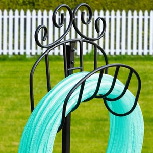 Support décoratif en métal robuste pour tuyau d'arrosage, organisateur extérieur pour tuyau d'eau, solution de rangement pour tuyau d'arrosage, support de patio - Product Image 2