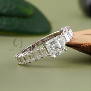 Anillo de Diamante Cultivado en Laboratorio con Corte Asscher de 1.50 CT de Rudakiya Brothers, con Banda de Oro Sólido de 14K con Corte Escalonado, Claridad VVS-VS DEF, para Bodas - Product Image 1