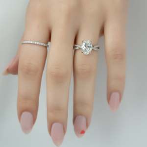 Bague solitaire élégante à tige torsadée avec diamant ovale de 2,00 carats cultivé en laboratoire IGI, bijoux fins, bague de fiançailles en or 14 carats, cadeau pour femme - Product Image 3