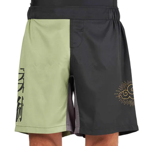 Shorts Deportivos Negros para Mujer con Logotipo Bordado en Dorado, Secado Rápido, Transpirables, Ajuste Regular - Product Image 5
