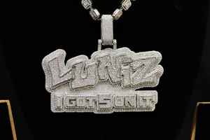 Colgante de Letra Inicial Personalizado de Lujo con Diamantes Moissanite Dvars, Plata de Ley 925, Bañado en Rodio/Oro, Estilo Hip Hop, Unisex - Product Image 3