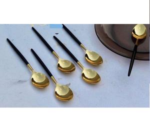 Juego de 6 Cucharas de Café de Acero Inoxidable Dorado con Mango Negro, Ecológicas, Modernas y de Lujo, Aptas para Lavavajillas, para Cafetería - Product Image 1