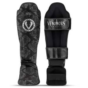 Espinilleras Venomous Black Viper para Muay Thai, MMA y Kickboxing, de Cuero, Protección Profesional, Ajustables, Ligeras y Personalizables - Product Image 1