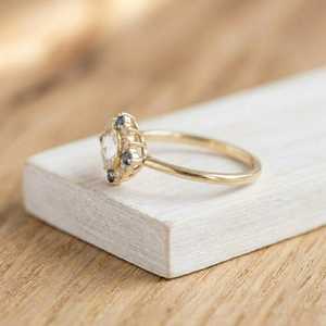 Bague de fiançailles en or massif pur avec diamant de laboratoire 1 carat taille brillant rond certifié IGI couleur E clarté VVS, bijoux fins - Product Image 5