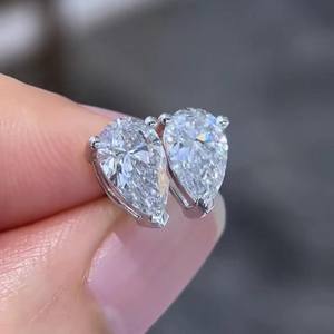 ต่างหูเพชรโมอิสซาไนต์ทรงลูกแพร์คลาสสิก เงินแท้ 925 เครื่องประดับชั้นดี แบบเกลียวหลัง ของขวัญวันครบรอบ/สัญญา สำหรับเธอ - Product Image 3