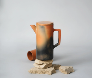 Jarra de barro de terracota hecha a mano, de cocción doble, totalmente natural (1 litro) con tapa de madera – Perfecta para el hogar - Product Image 1