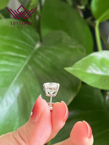 Orecchini a lobo con moissanite taglio cuscino 10mm*2, colore D, purezza VVS1, doppia montatura a griffe - Ordine personalizzato - Product Image 2