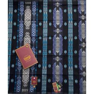 Lungi Jacquard de Indonesia BHS Excelente, color dorado, tipo JGF, Sarong tradicional estilo Islas del Pacífico Asiático - Product Image 2
